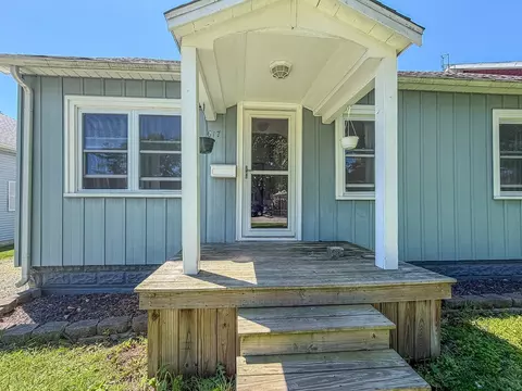 617 Edgar Ave, Mattoon, IL 61938 photo 2