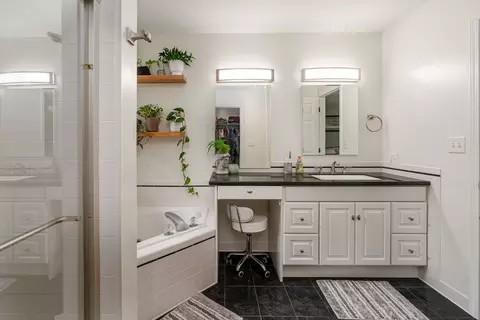 Bath - 2504 Saddle Ln, Marion, IL 62959 photo 1 of 6