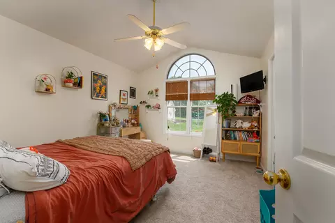 Bedroom - 2504 Saddle Ln, Marion, IL 62959 photo 5 of 6