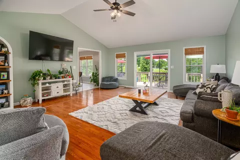 Living - 2504 Saddle Ln, Marion, IL 62959 photo 1 of 3