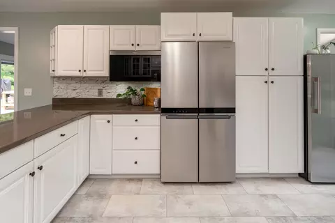 Kitchen - 2504 Saddle Ln, Marion, IL 62959 photo 4 of 6