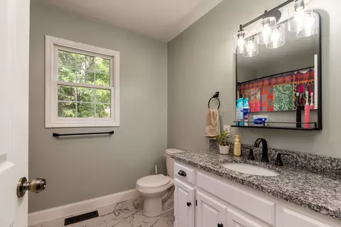 Bath - 2504 Saddle Ln, Marion, IL 62959 photo 5 of 6
