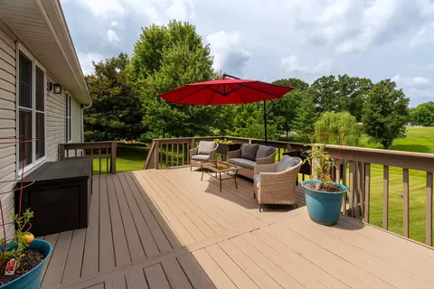 Exterior - 2504 Saddle Ln, Marion, IL 62959 photo 6 of 13