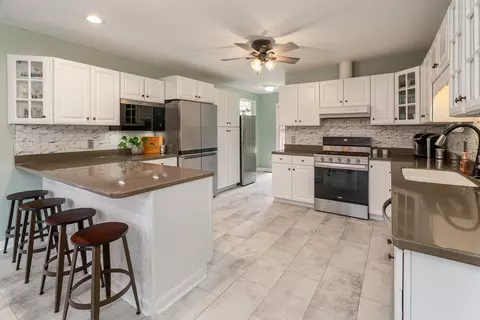 Kitchen - 2504 Saddle Ln, Marion, IL 62959 photo 2 of 6