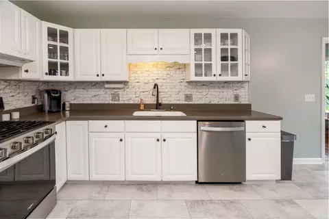 Kitchen - 2504 Saddle Ln, Marion, IL 62959 photo 6 of 6