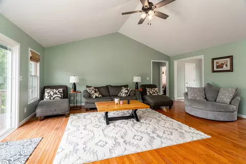 Living - 2504 Saddle Ln, Marion, IL 62959 photo 3 of 3