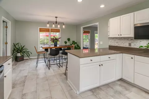 Kitchen - 2504 Saddle Ln, Marion, IL 62959 photo 5 of 6