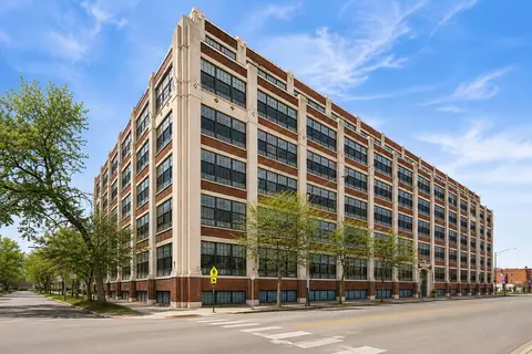 3963 W Belmont Ave #137, Chicago, IL 60618