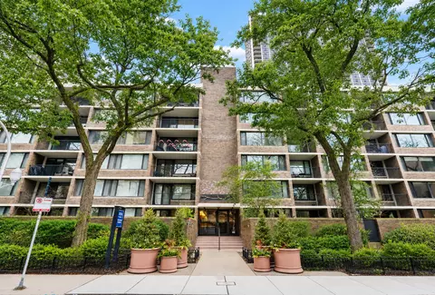 1555 N Sandburg Ter #517, Chicago, IL 60610