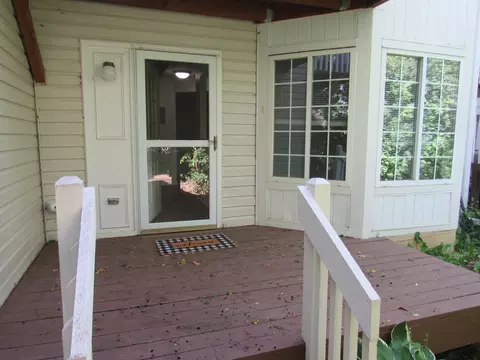 255 W Treehouse Ln W, Round Lake, IL 60073