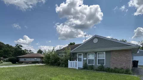 303 Sauganash St, Park Forest, IL 60466