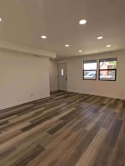 Living - 206 E Jefferson St, Gardner, IL 60424 photo 1 of 2