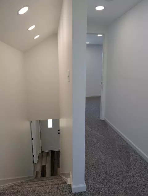 Entry Way - 206 E Jefferson St, Gardner, IL 60424 photo 2 of 3