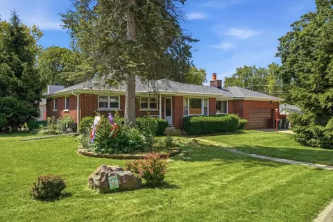 316 Dalton Ave, Mundelein, IL 60060