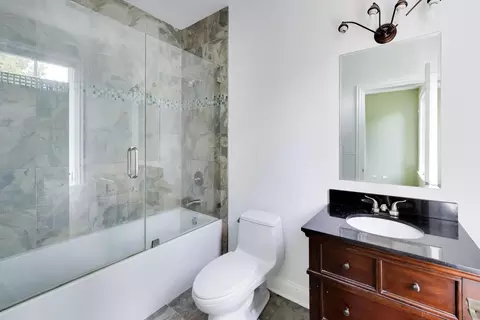 Bath - 73 Locust Rd, Winnetka, IL 60093 photo 3 of 7