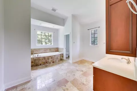 Bath - 73 Locust Rd, Winnetka, IL 60093 photo 2 of 7