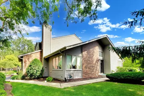 110 Commons Dr, Palos Park, IL 60464