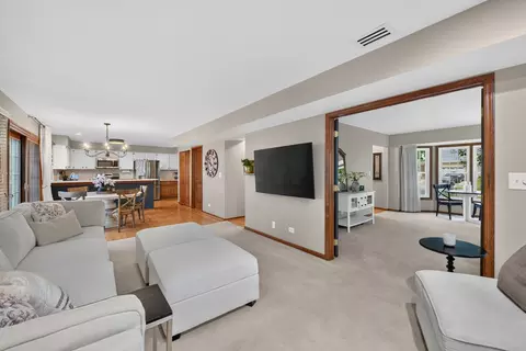 780 N Dexter Ln, Hoffman Estates, IL 60169 photo 8