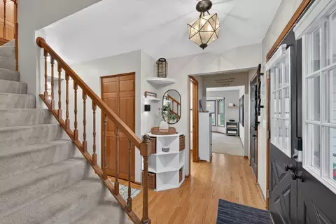 780 N Dexter Ln, Hoffman Estates, IL 60169 photo 2