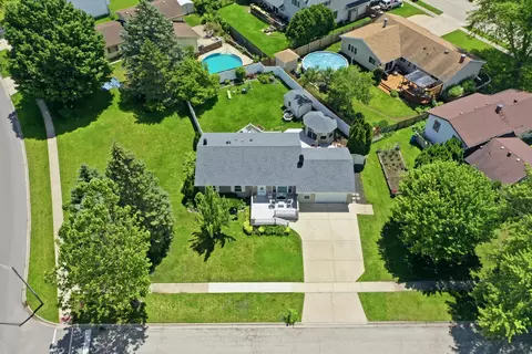 218 Windridge Dr, Mchenry, IL 60050 photo 2