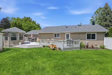 218 Windridge Dr, Mchenry, IL 60050 photo 3