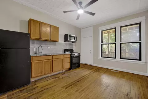 Kitchen - 614 S Loomis St #1, Chicago, IL 60607 photo 2 of 3