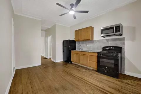 Kitchen - 614 S Loomis St #1, Chicago, IL 60607 photo 3 of 3