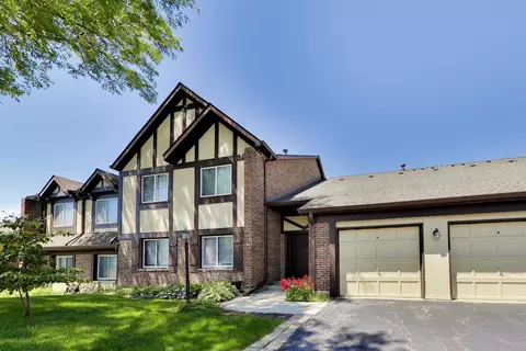 408 Sandhurst Cir #A, Glen Ellyn, IL 60137