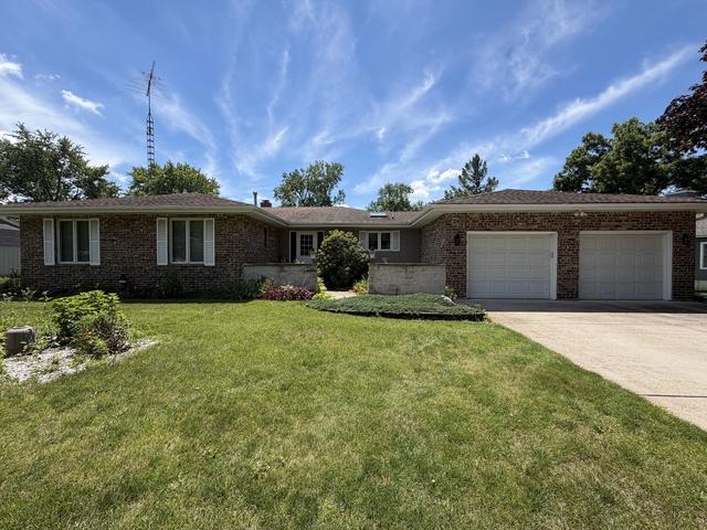 5878 Rose Cir, Saint Anne, IL 60964