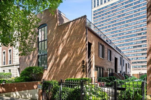 334 W Barry Ave #B, Chicago, IL 60657