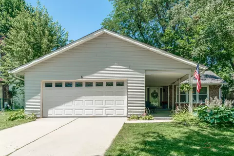 6 S Deerpath Dr, Vernon Hills, IL 60061