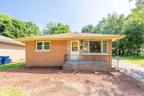 1329 Eastview Dr, Waukegan, IL 60085