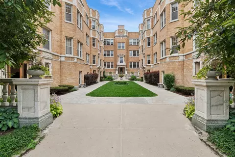 245 Washington Blvd #2B, Oak Park, IL 60302