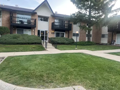 7 Kingery Quarter Dr # A, Willowbrook, IL 60527