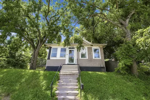 1522 Bridge Ave, Davenport, IA 52803