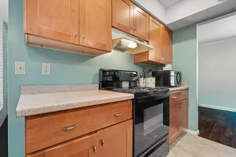 Kitchen - 304 Cherokee Dr, Georgetown, IL 61846 photo 3 of 6