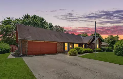 Exterior - 304 Cherokee Dr, Georgetown, IL 61846 photo 2 of 9