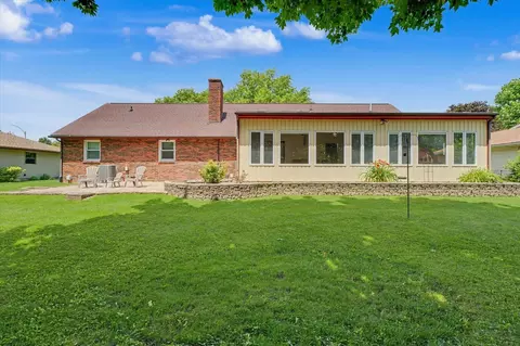 Exterior - 304 Cherokee Dr, Georgetown, IL 61846 photo 8 of 9