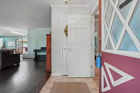 Entry Way - 304 Cherokee Dr, Georgetown, IL 61846 photo 1 of 5