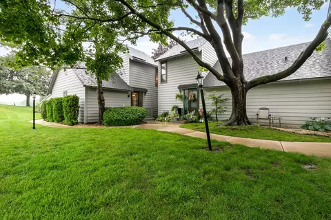 736 Glen Way #736, Gurnee, IL 60031