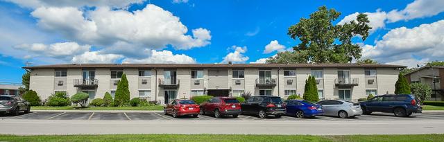 8999 Kennedy Dr #2B, Des Plaines, IL 60016