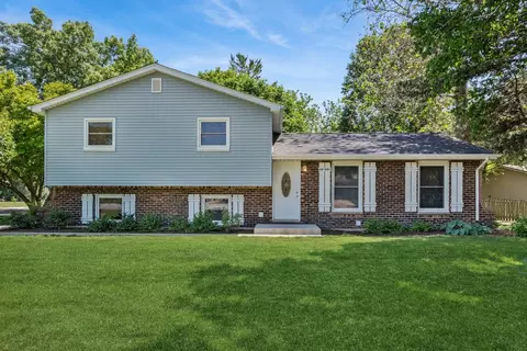 28 W691 Leverenz Rd, Naperville, IL 60564
