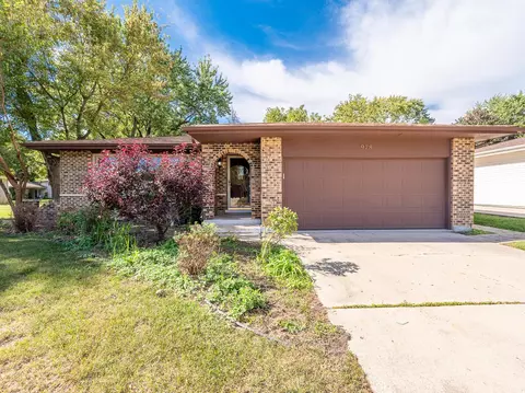 978 Sycamore Ln, Bartlett, IL 60103 photo 1