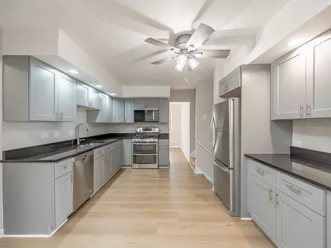 978 Sycamore Ln, Bartlett, IL 60103 photo 5