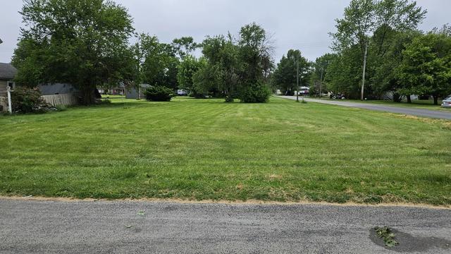 302 E Market St, Sidell, IL 61876