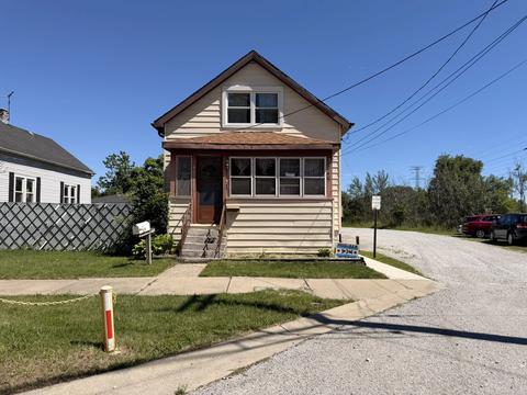 Exterior - 3049 E 138th Pl, Burnham, IL 60633 photo 2 of 6