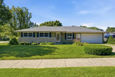 2705 Adelaide Ave, Waukegan, IL 60087
