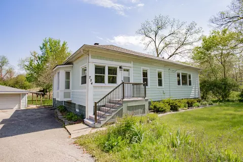 22 W724 Saint Charles Rd, Glen Ellyn, IL 60137