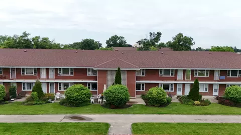 1105 Holiday Ln #15, Des Plaines, IL 60016