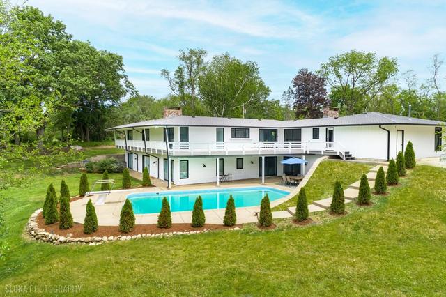 312 Ridge Rd, Barrington Hills, IL 60010